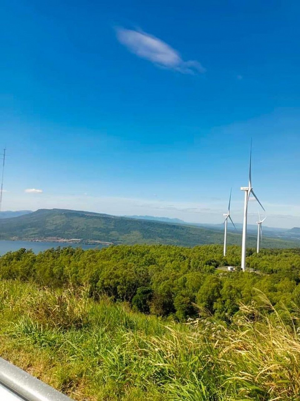 บริการรถเช่าพร้อมคนขับ พาเที่ยวเขาใหญ่ เขายายเที่ยง